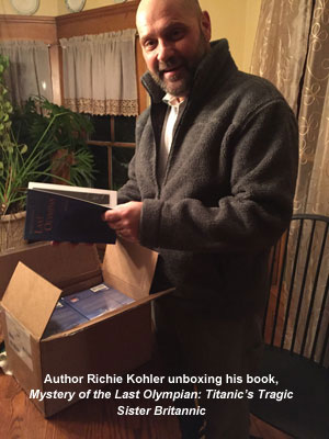 Richie Kohler unboxing Mystery of the Last Olympian 3w