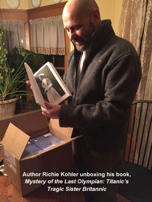 Richie Kohler unboxing Mystery of the Last Olympian 4w